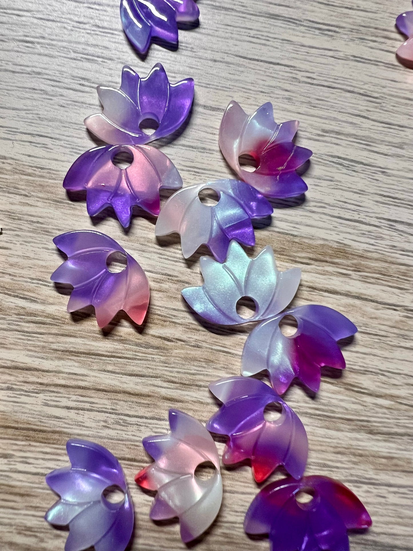 LOTUS acétate - Boucles d’oreilles fleur lilas