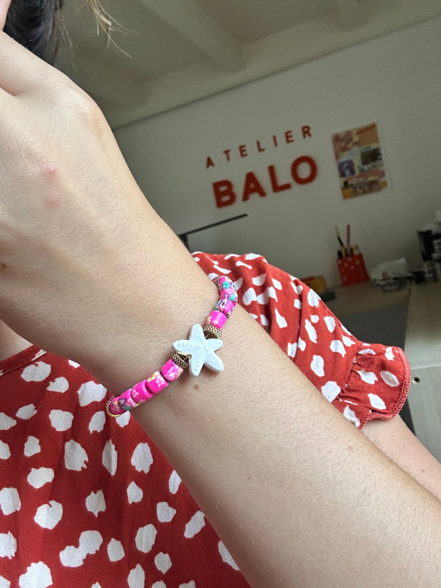 Playa- Bracelet perles acryliques rose et étoile blanche